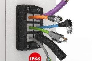 kdsclick_system Aus einem Schaltschrank führen mehrere Kabel in einem KDS-Clicksystem heraus