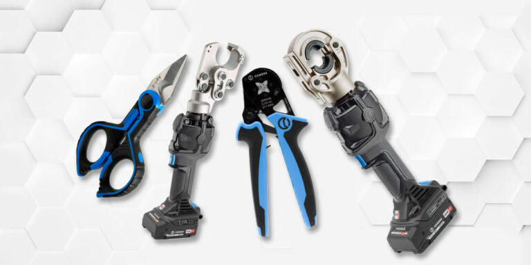 Vor weißem Hintergrund mit Wabenmuster sind mittig Cembre Werkzeuge ausgestellt