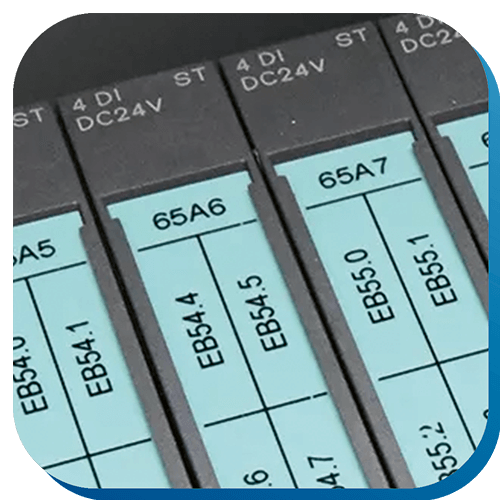 Kennzeichnungssysteme für Steuerungs- und Automatisierungskomponenten mit klarer Modulbeschriftung.