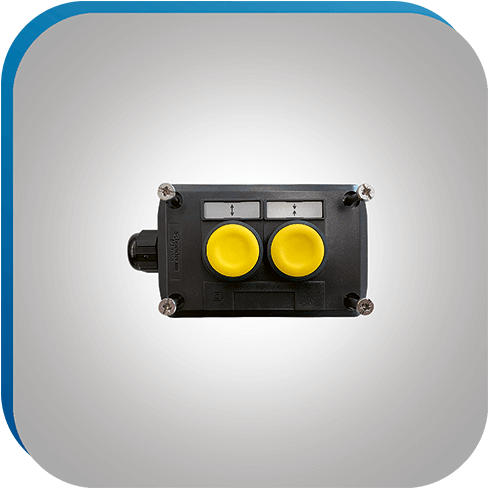 Kompaktes Bediengehäuse für elektrische Steuerungen aus unserer Komponentenfertigung.