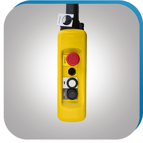 Hängetaster für die Steuerung von Hebeanlagen aus unserer industriellen Komponentenfertigung, mit mehreren Bedientasten und robustem Gehäuse.