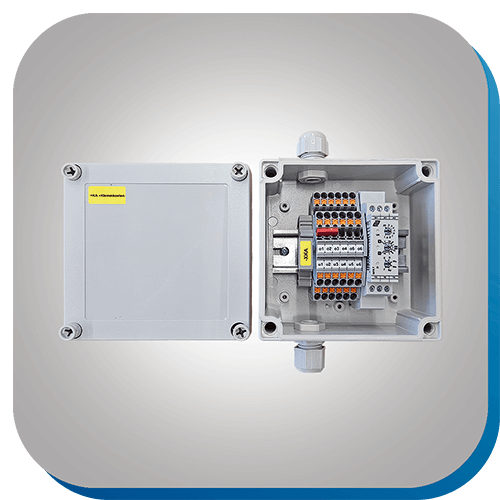 Klemmengehäuse zur Aufnahme von Anschlussklemmen aus unserer Komponentenfertigung, kompakte und stabile Bauweise.