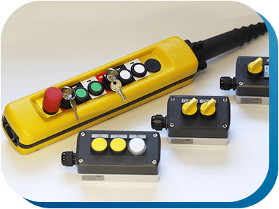 rw_Komponentenfertigung Ein Hängetaster und verschiedene Ausführungen von Bedieneinheiten aus unserer Komponentenfertigung.