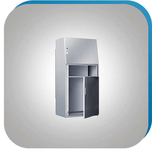 Bedienpult in robuster Bauweise für industrielle Schaltschränke und Steuerungsanlagen.