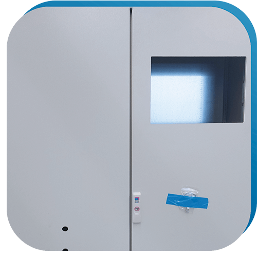 Ausschnitt für ein Display-Panel in einem Standschrank.