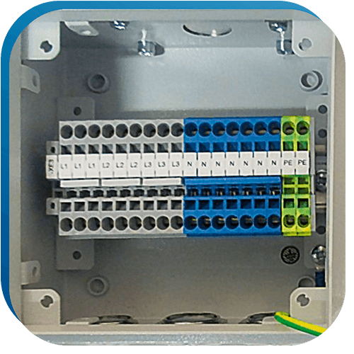 Steckdosenkombination für sichere Energieverteilung aus unserer Komponentenfertigung.