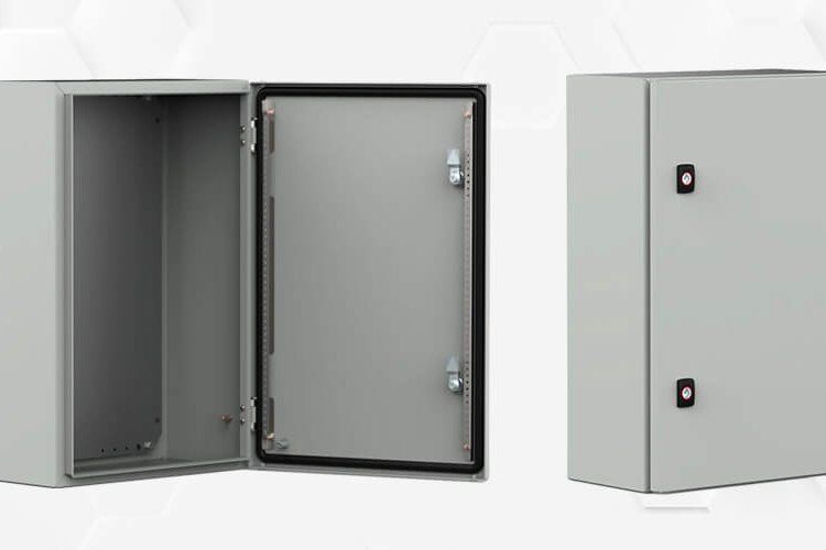 Zwei Aluminium-Wandgehäuse von nVent