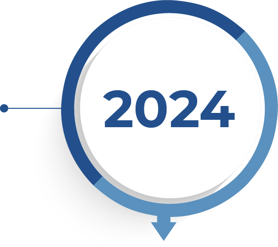 Die Jahreszahl 2024 in einem weißen Kreis, der einen blauen Rahmen hat, zur Symbolisierung der umfassenden Erweiterung des Dienstleistungsportfolios in der Unternehmenshistorie.