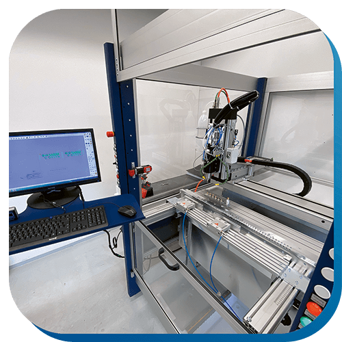 Eine CNC-Maschine für verschiedene Kunststoffe der Marke Knickmeier.