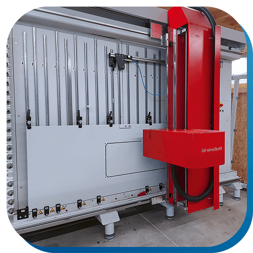 Vertikale rote CNC-Maschine mit Metallrahmen und vertikalen Führungsschienen