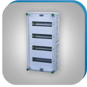 Ein Isolierstoffgehäuse, das für Reiheneinbaugeräte vorbereitet worden ist.