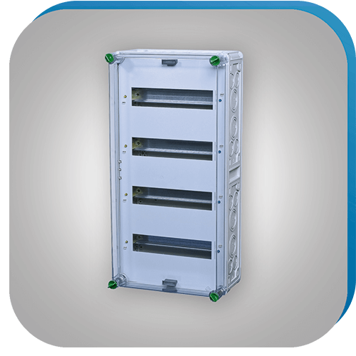 Ein Isolierstoffgehäuse, das für Reiheneinbaugeräte vorbereitet worden ist.