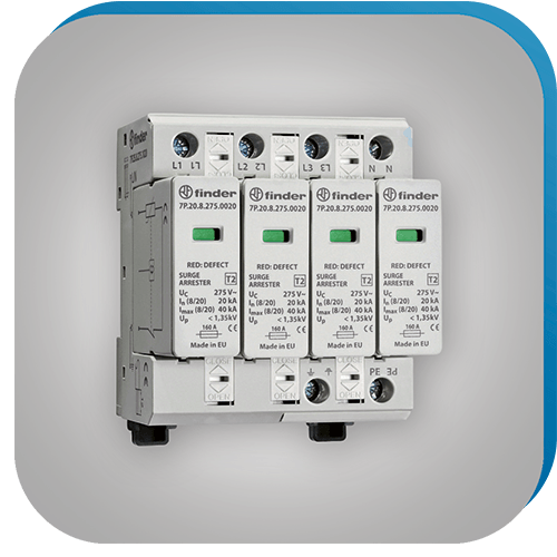 Ein weißer Überspannungsableiter mit vier Varistoren.