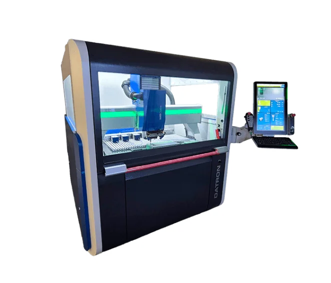 Die CNC-Fräse Datron M8Cube für unsere Gehäusebearbeitung